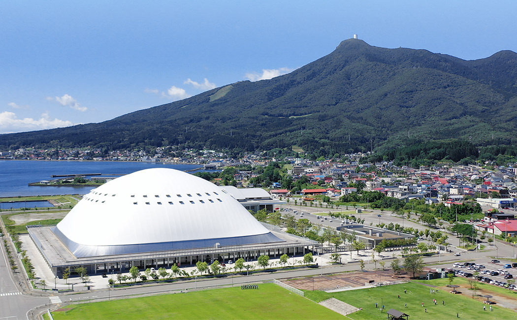 しもきた克雪ドームと釜臥山